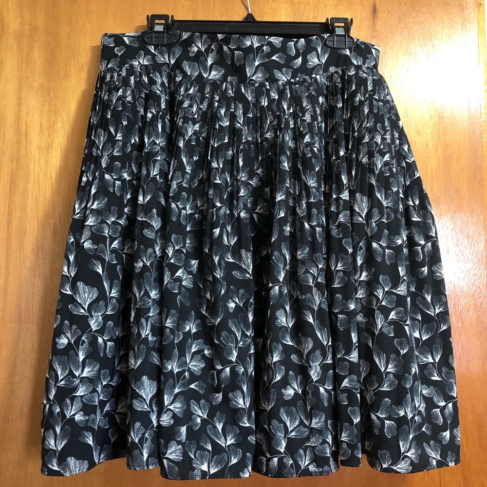 Merona 🍂 pleated skirt with pockets!